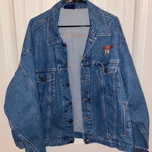 Vintage hooters jean jacket